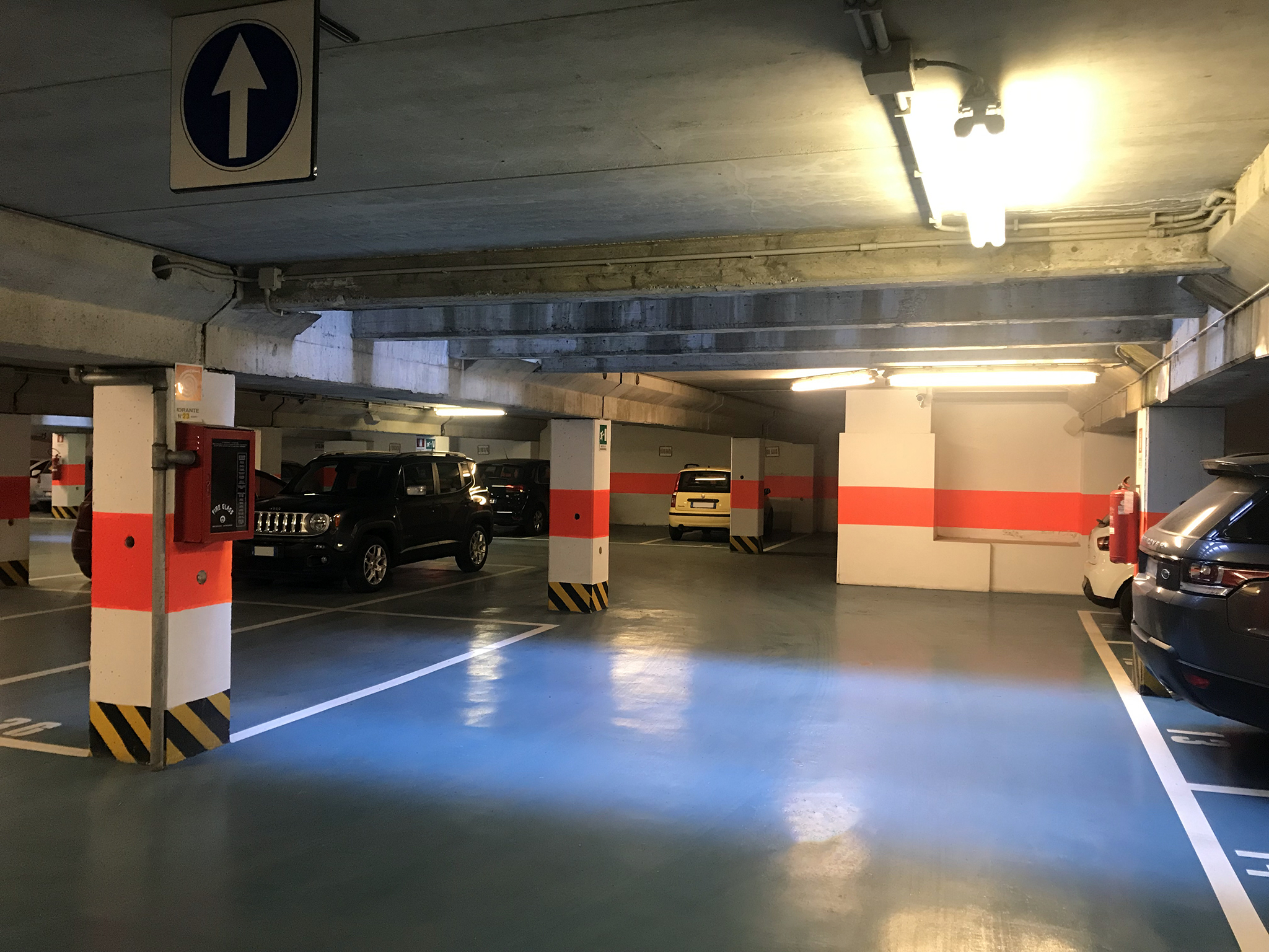 Indoor parking spaces to rent in the garage at the first basement floor - Atlantic Business Center - Milan