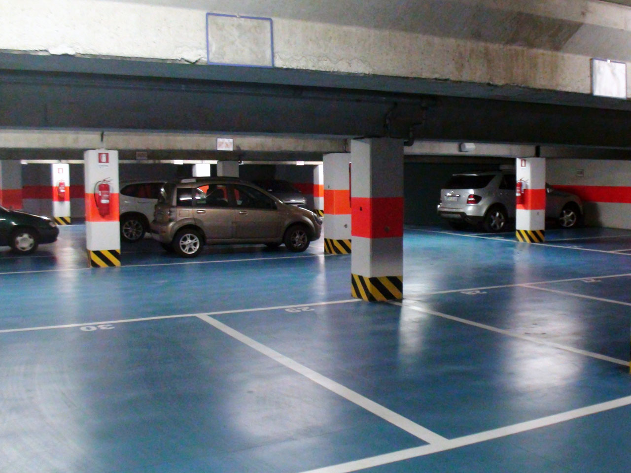 Indoor parking lots to rent in the garage at the first basement floor - Atlantic Business Center - Milan