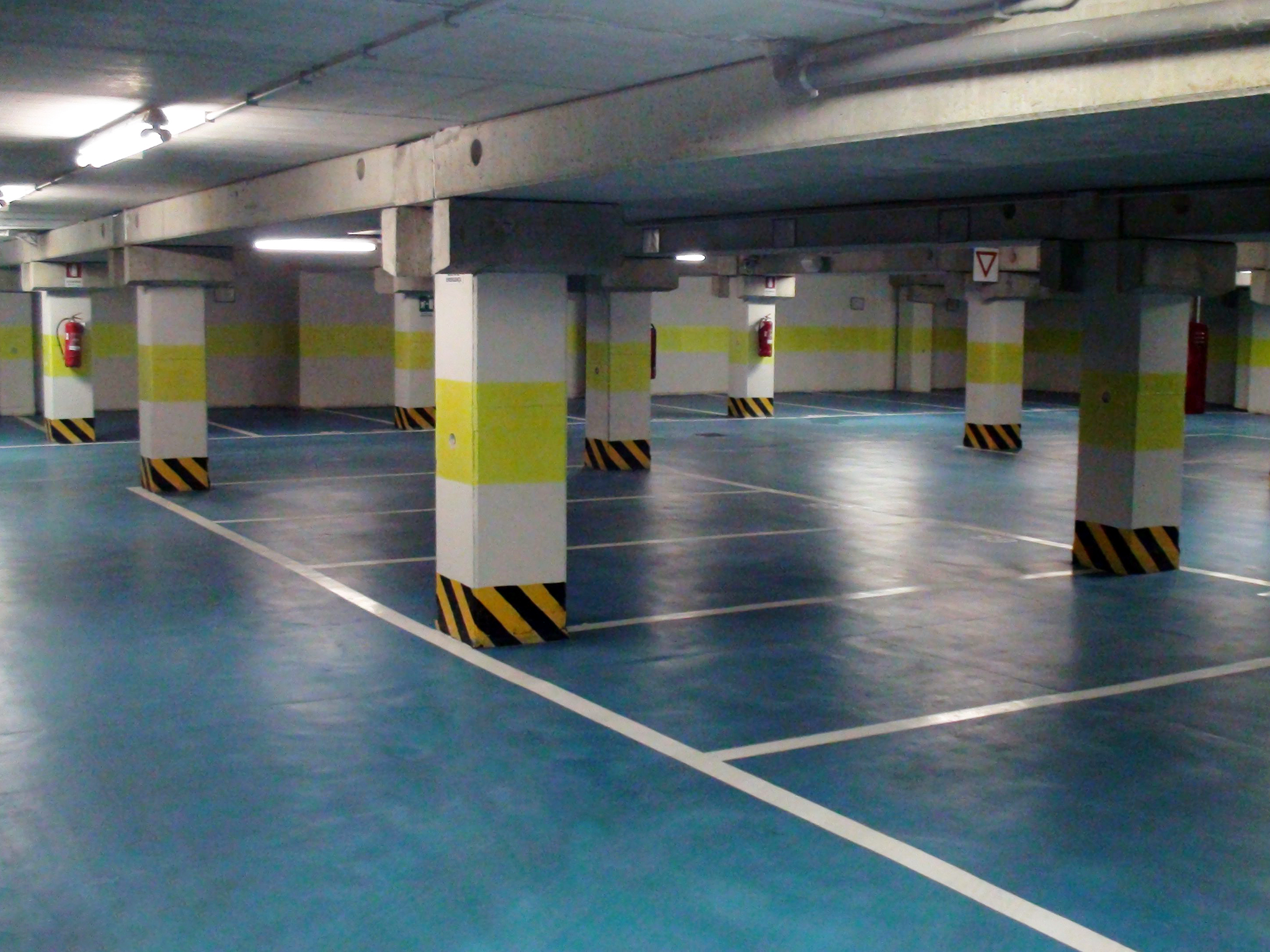 Indoor parking lots to rent in the garage at the second basement floor - Atlantic Business Center - Milan