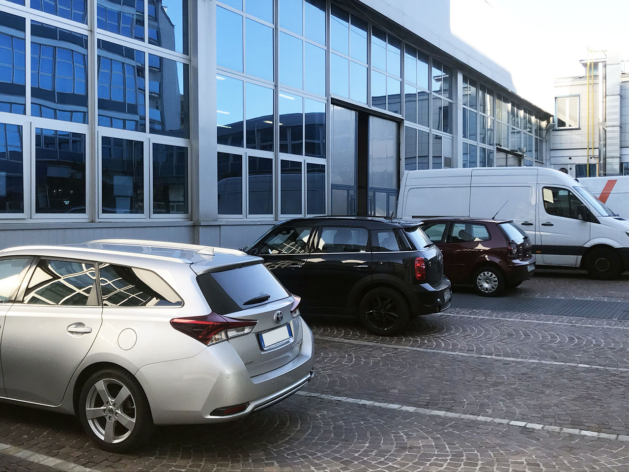 Outdoor parking lots to rent in the warehouse side of the courtyard inside the Atlantic Business Center - Milan