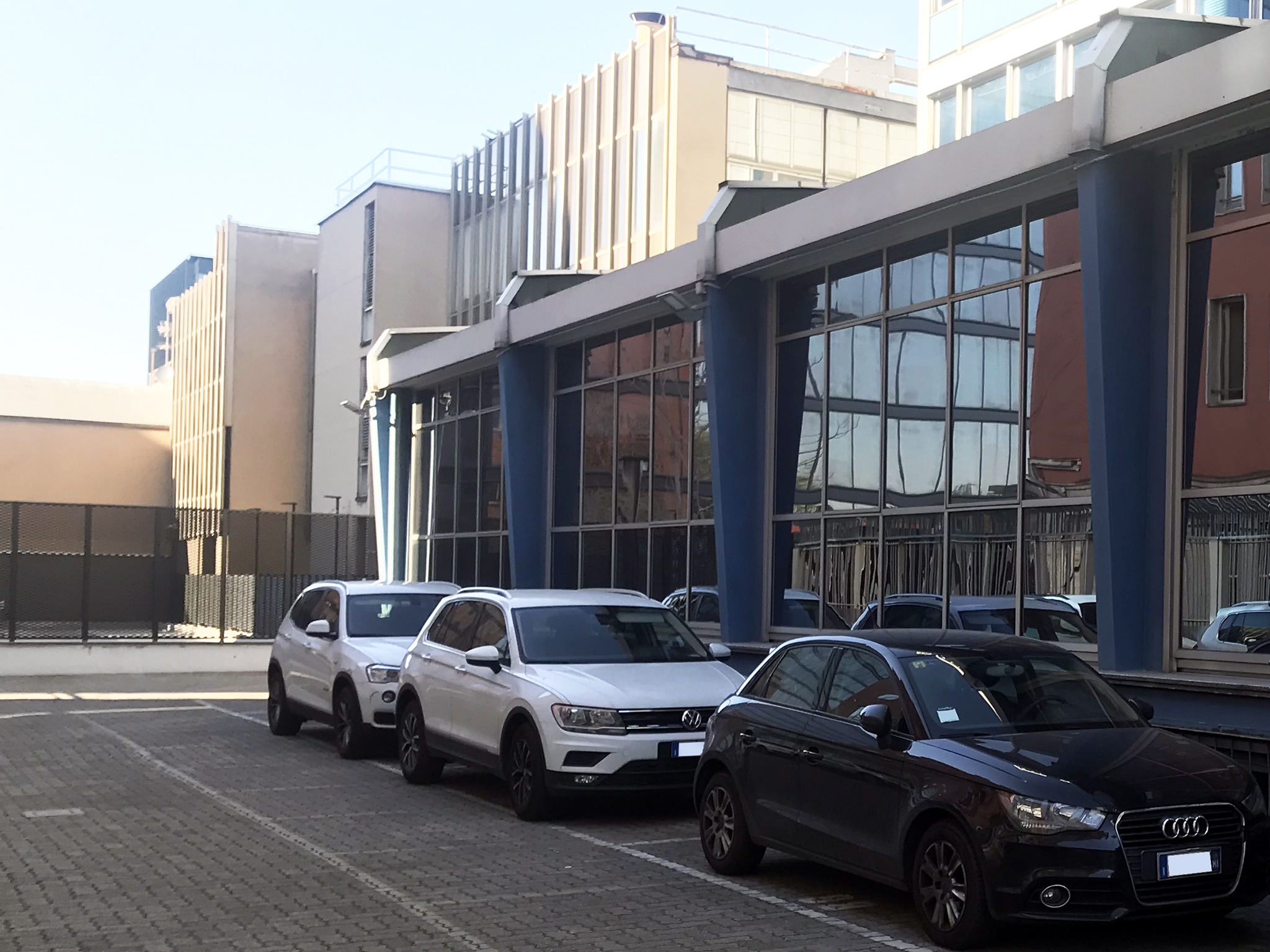 Outdoor parking spaces to rent in the side area inside the Atlantic Business Center - Milan