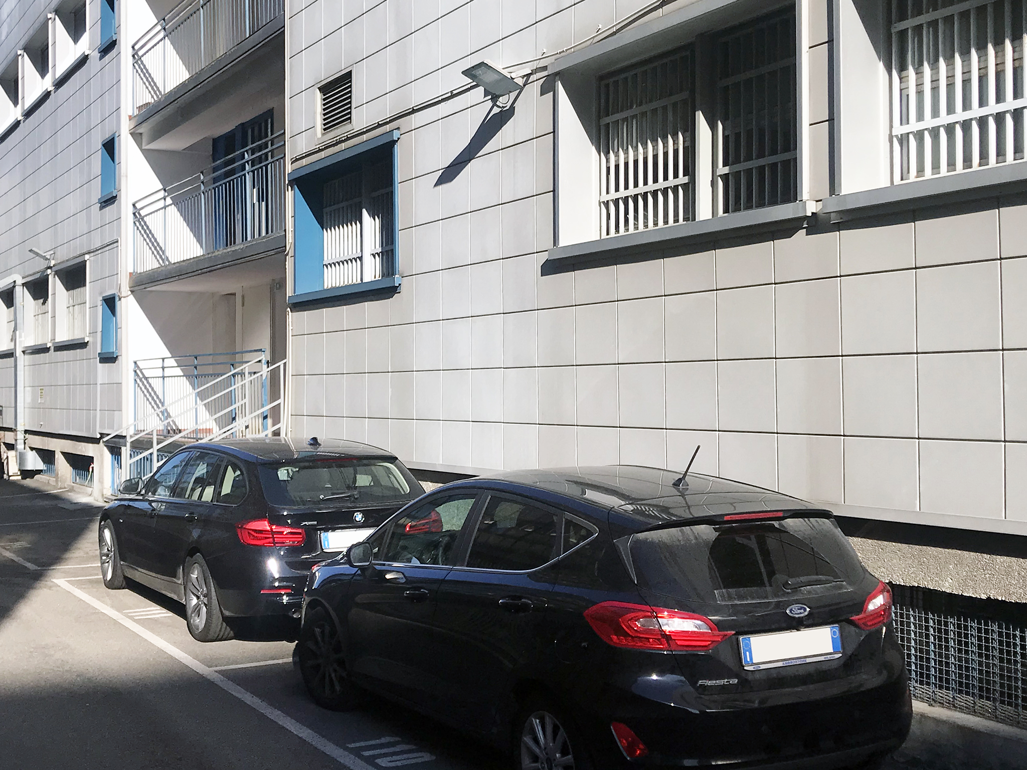 Posti auto lato posteriore all'interno di Atlantic Business Center - Milano via Fantoli 7