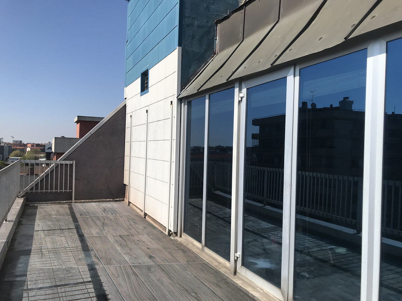 Panoramic terrace of the office for rent in Milan - 525 mq (5651 sqft)