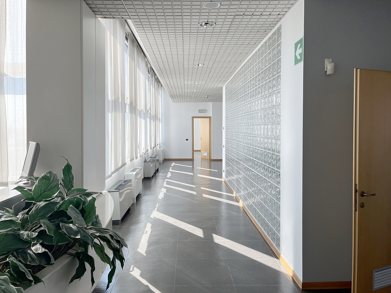 office 377 sq m (4058 sq ft) in Atlantic Business Center - fourth floor - hallway