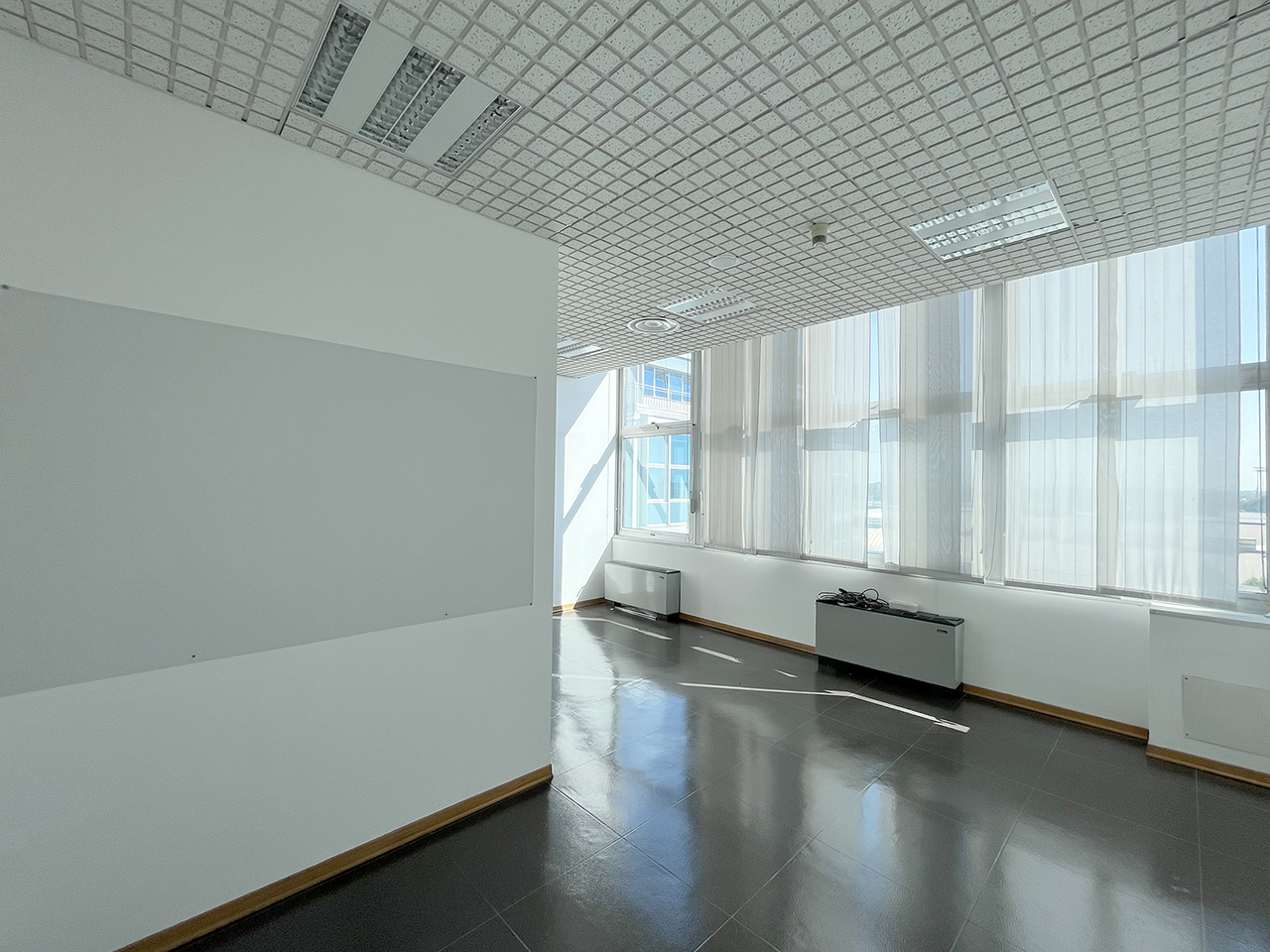 office 377 sq m (4058 sq ft) in Atlantic Business Center - fourth floor - office