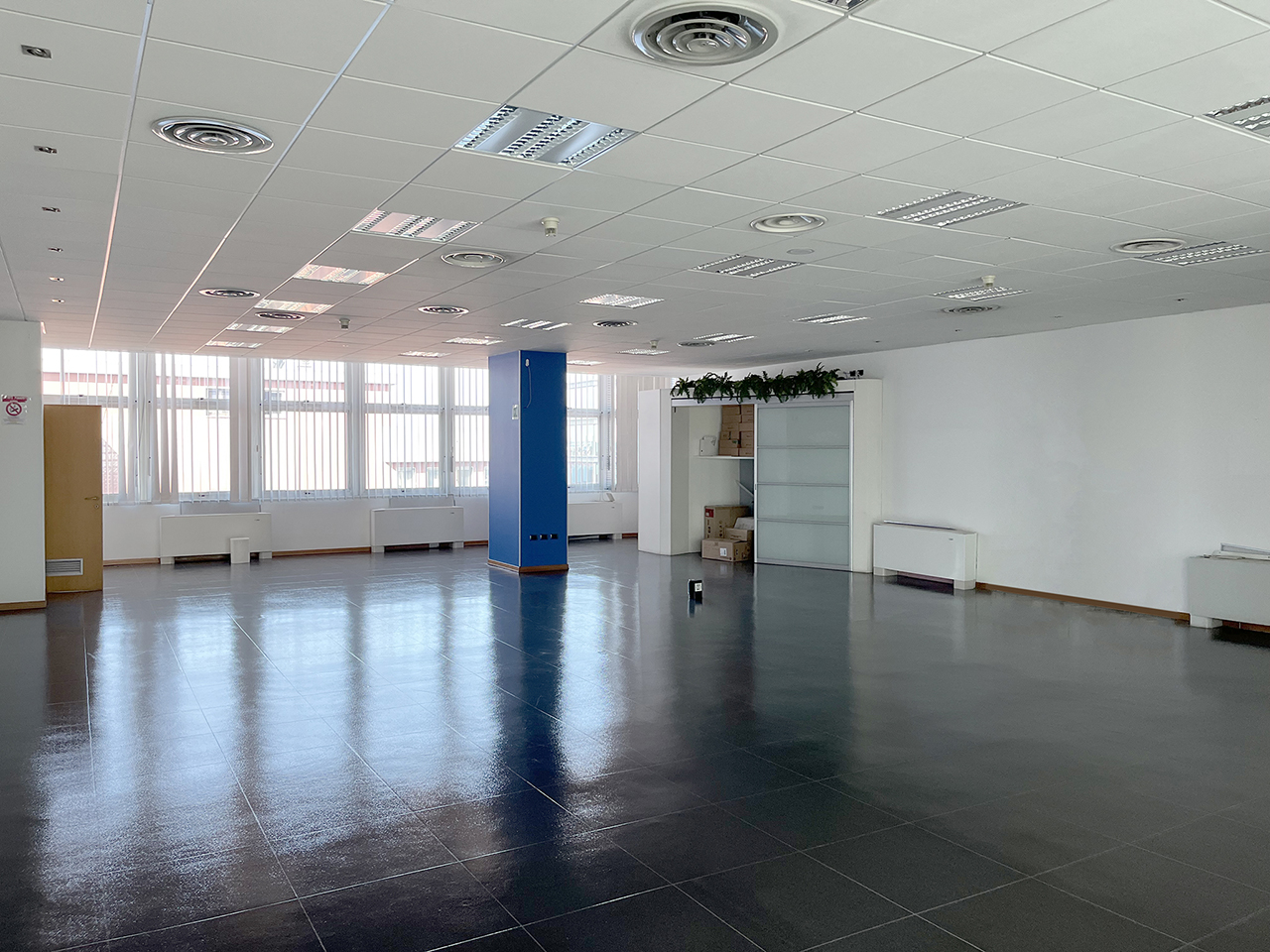 office 377 sq m (4058 sq ft) in Atlantic Business Center - fourth floor - open space A