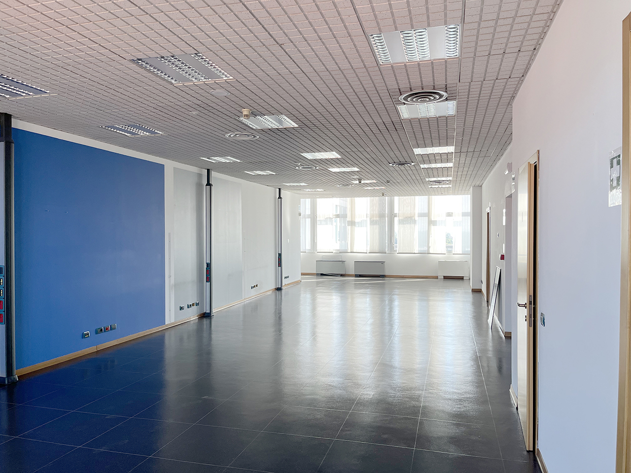 office 377 sq m (4058 sq ft) in Atlantic Business Center - fourth floor - open space B