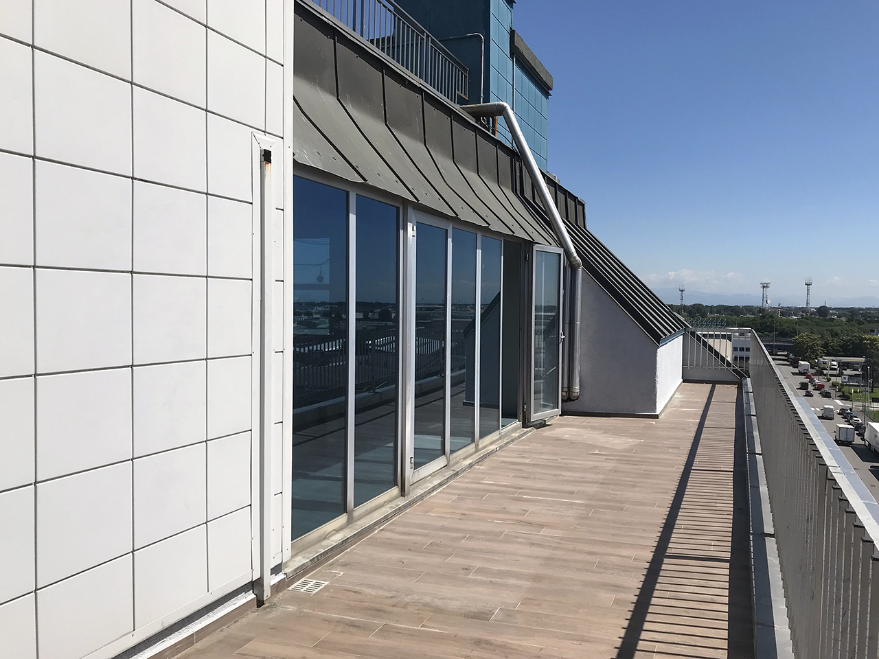 office 902 sq m (9709 sq ft) - Atlantic Business Center - fourth floor - terrace